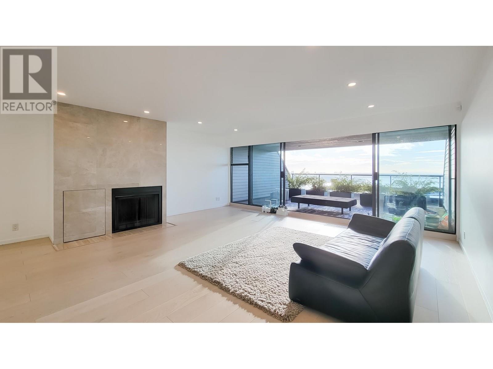 21 2250 FOLKESTONE WAY