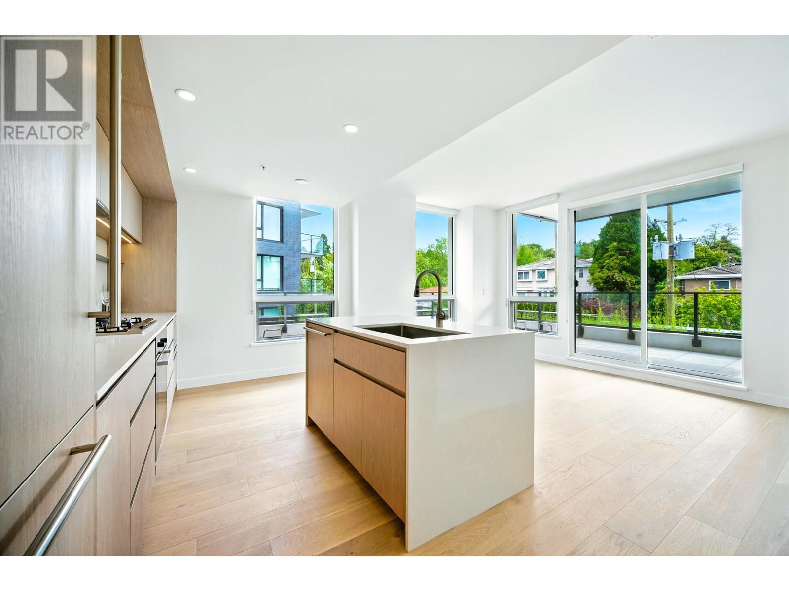 315 5212 CAMBIE STREET