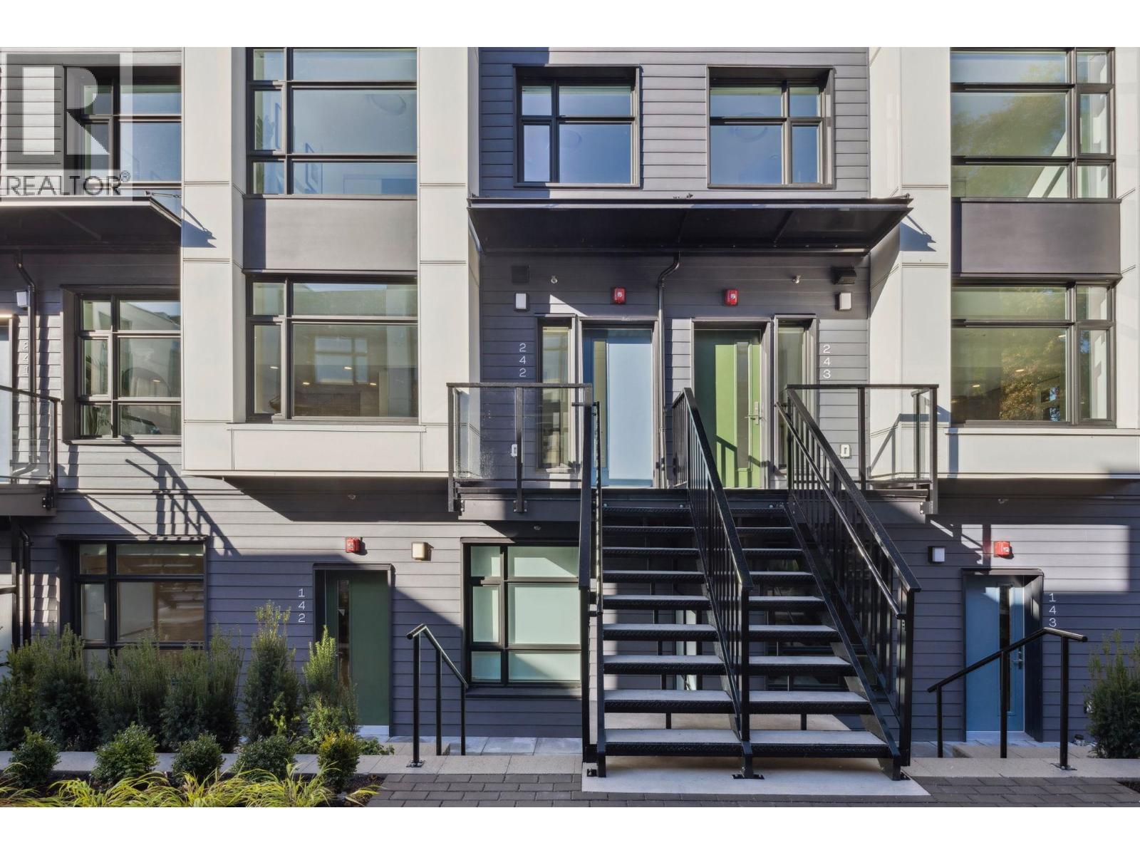 242 1014 W 47TH AVENUE