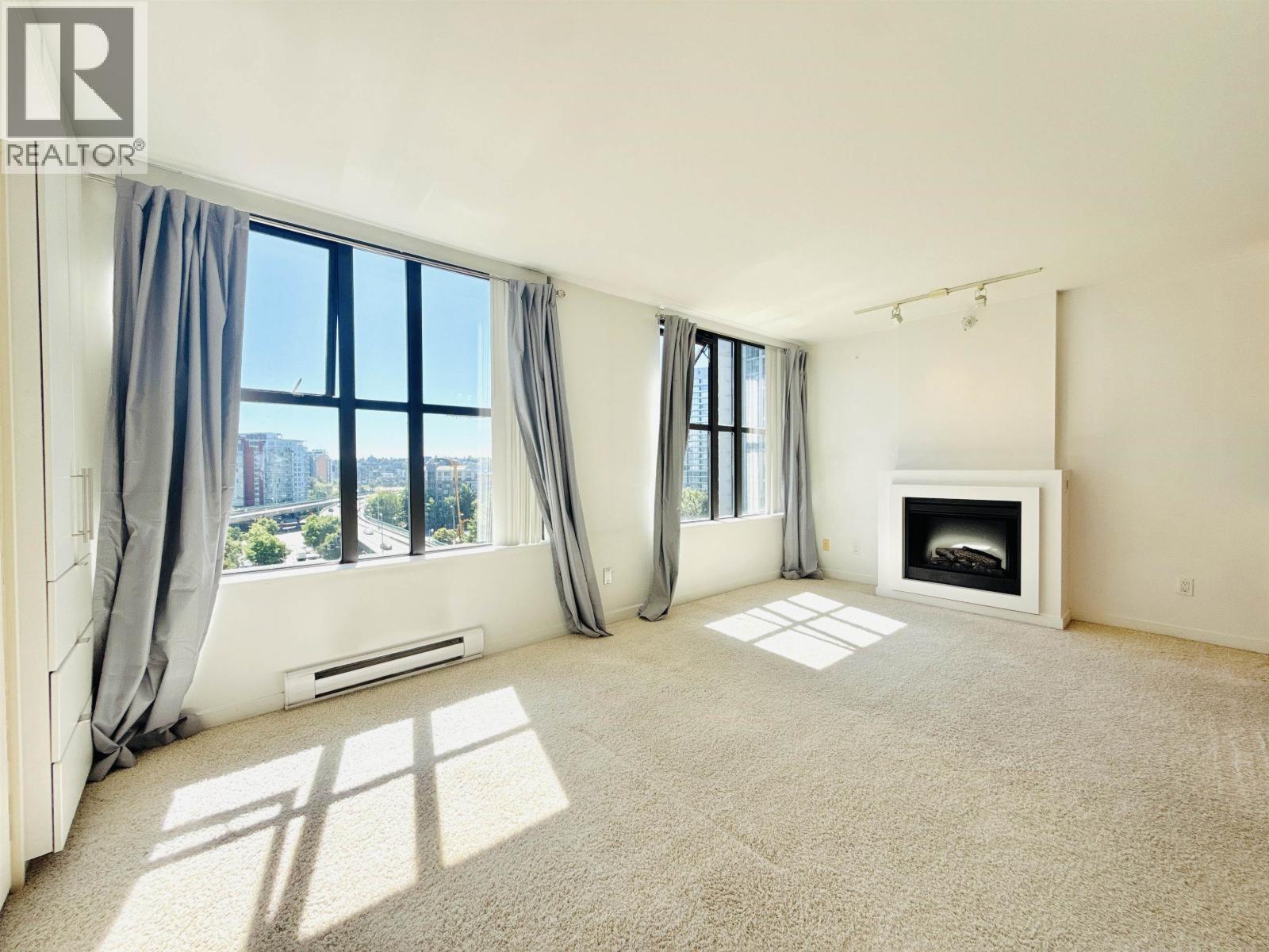 904 989 BEATTY STREET