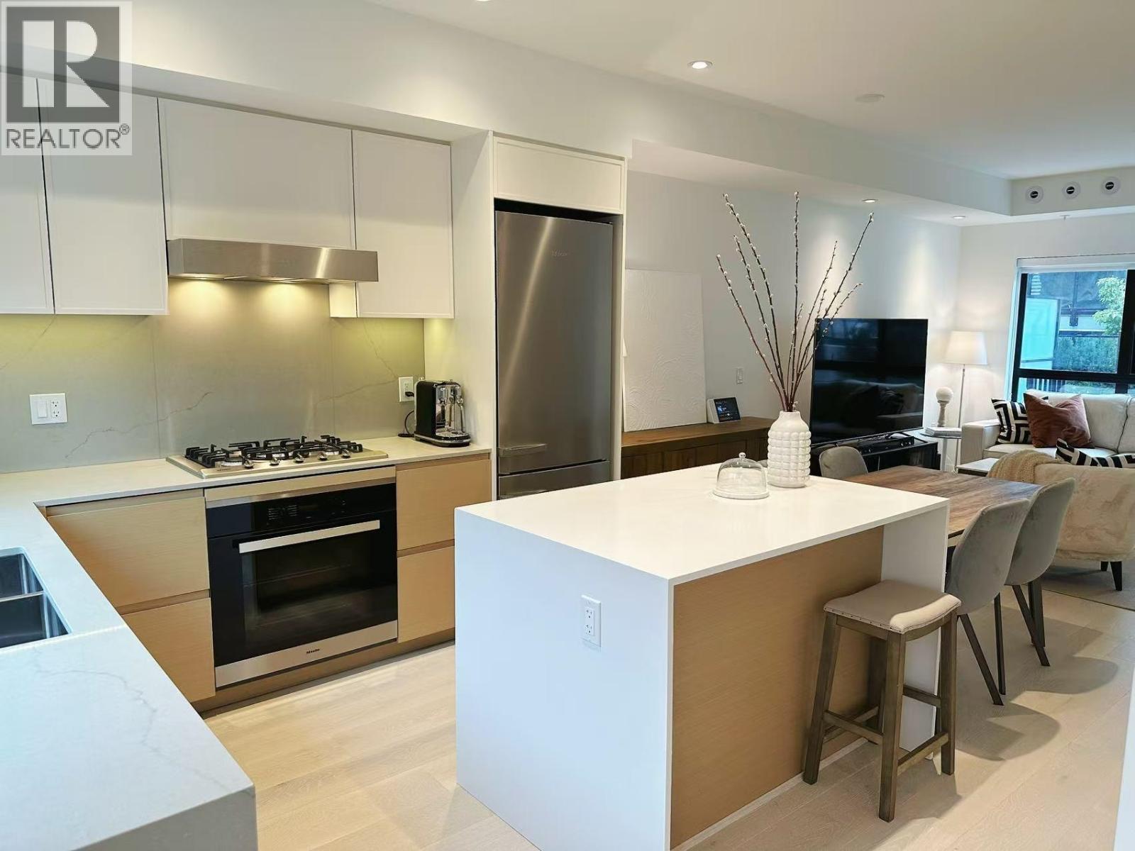 51 - 550 W 28TH AVENUE