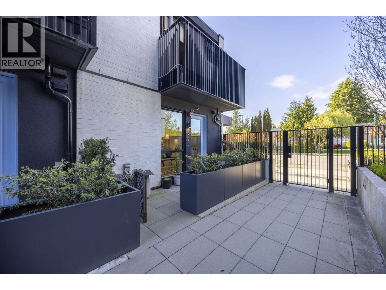 24 94 W KING EDWARD AVENUE