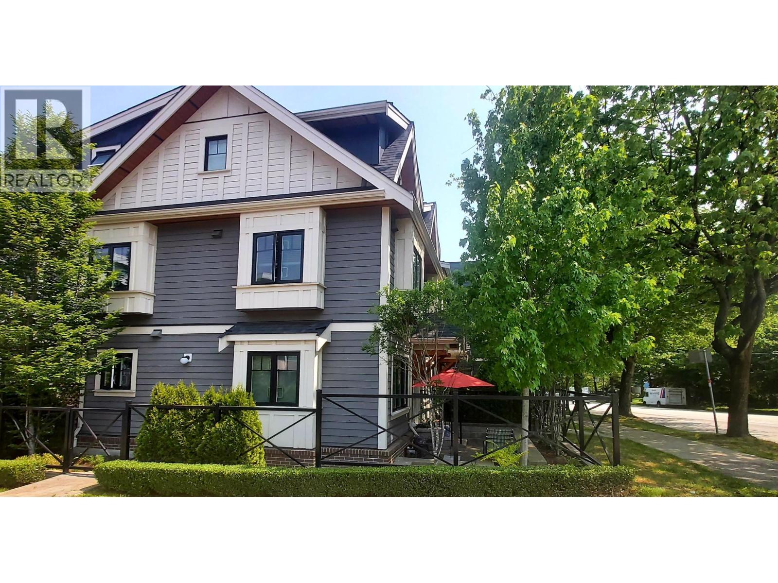 901 E BROADWAY STREET