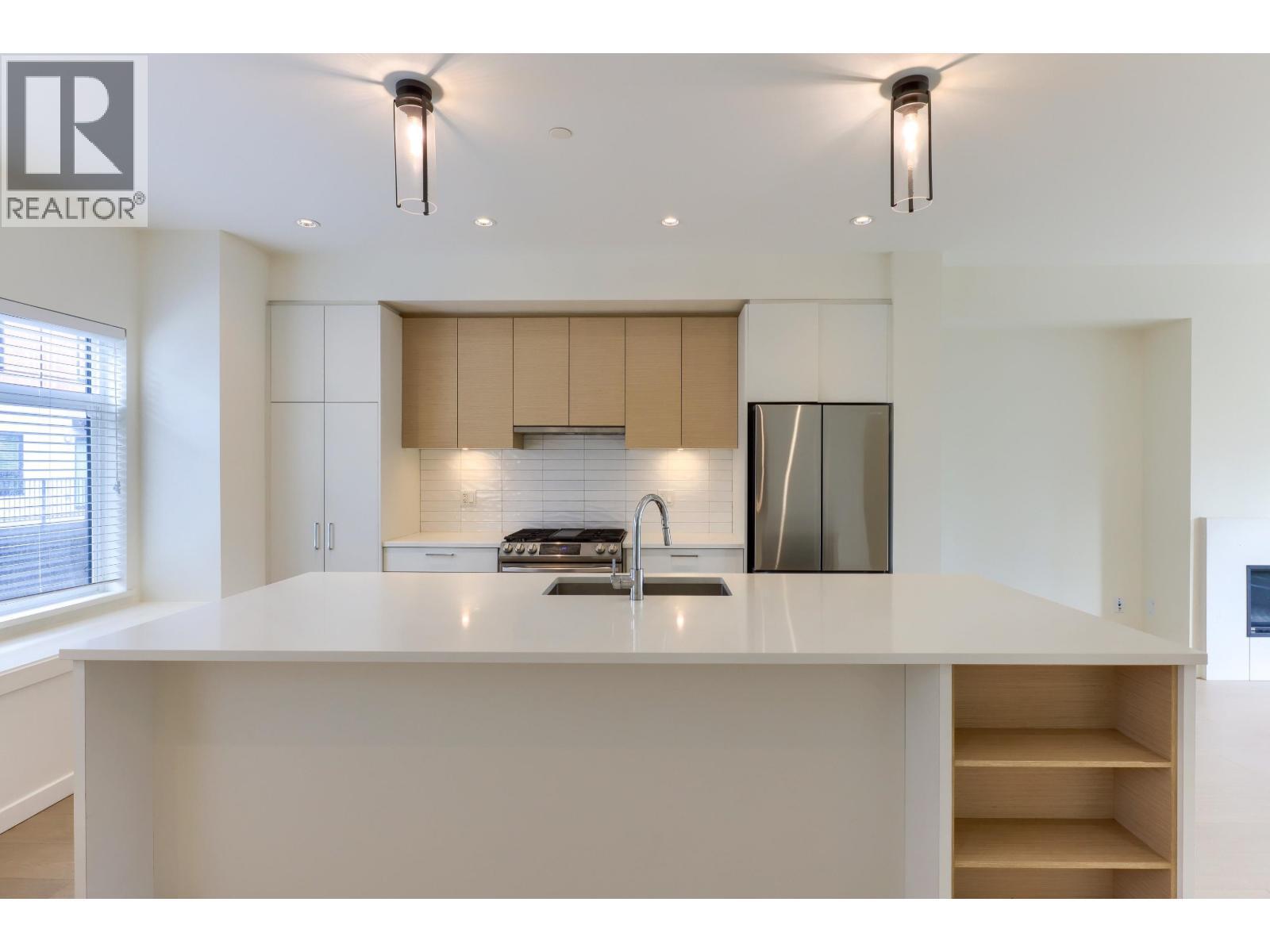 6 629 SOUTH DYKE ROAD