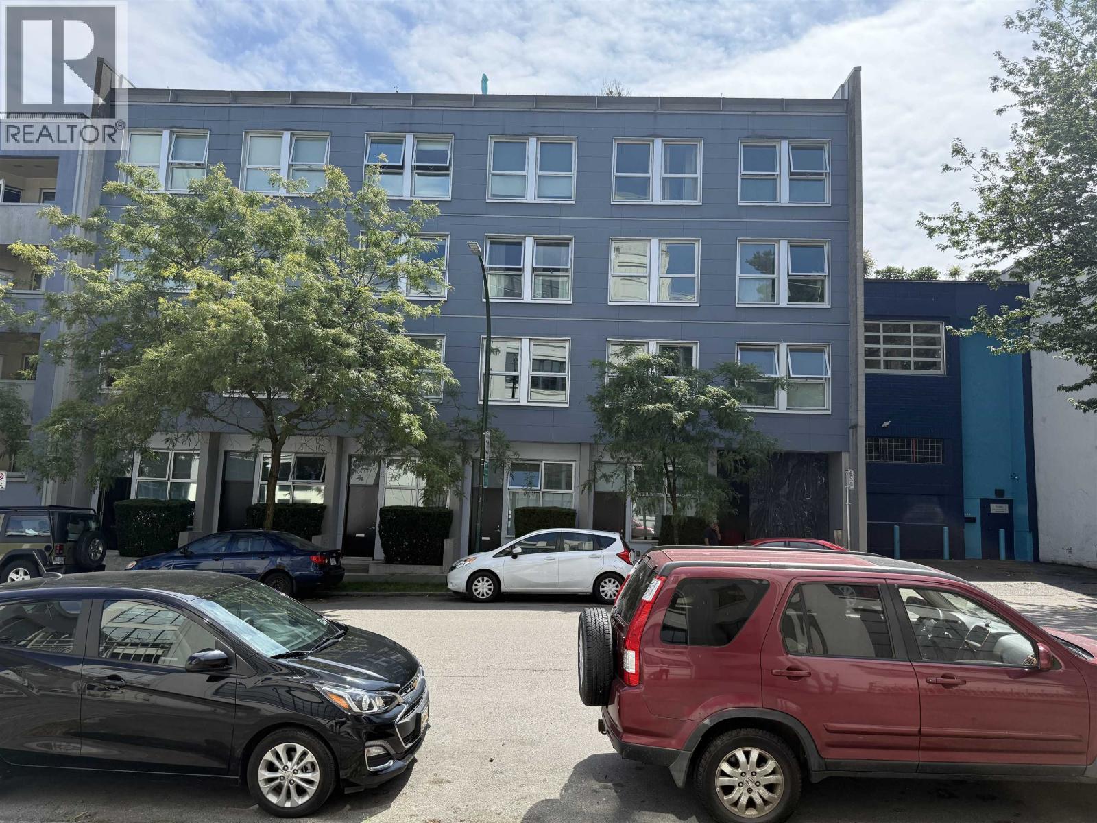 208 626 ALEXANDER STREET