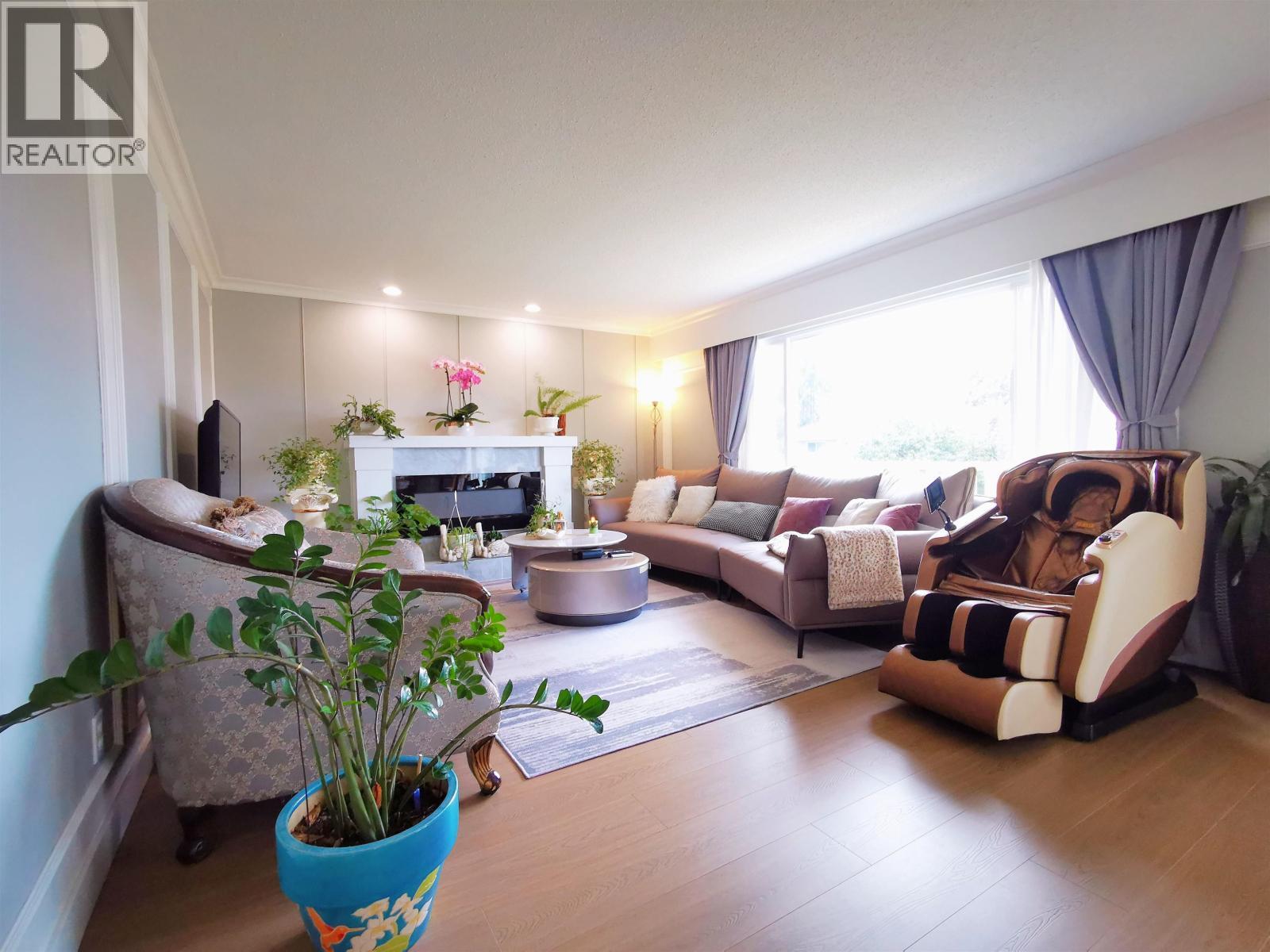 7460 THORMANBY CRESCENT