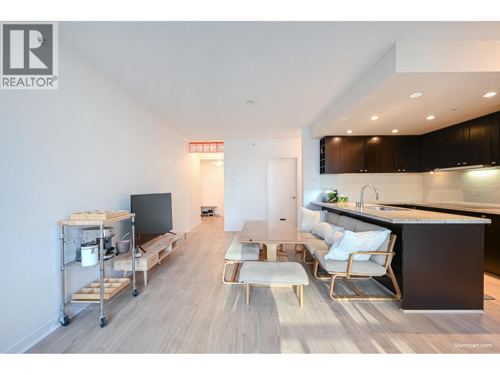 802 821 CAMBIE STREET