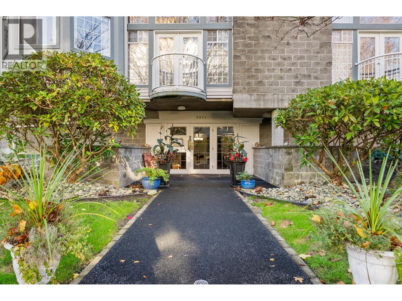 204 - 7671 ABERCROMBIE DRIVE