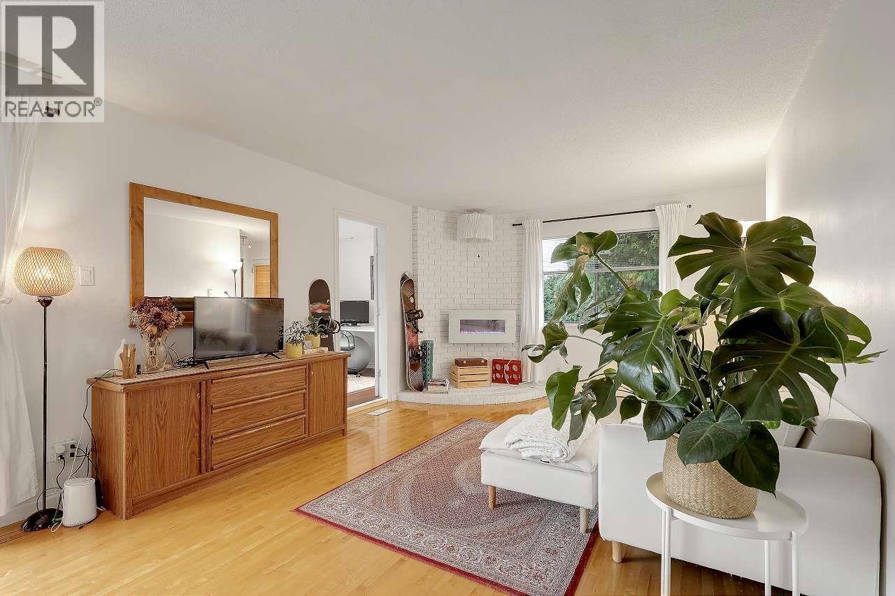 1479 ELINOR CRESCENT