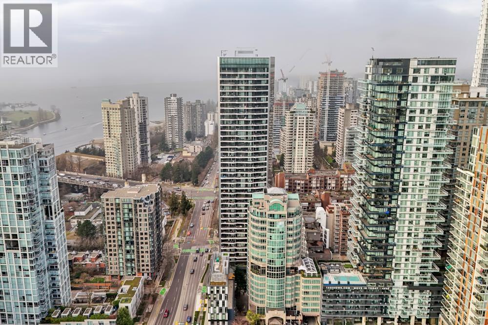 1407 889 PACIFIC STREET