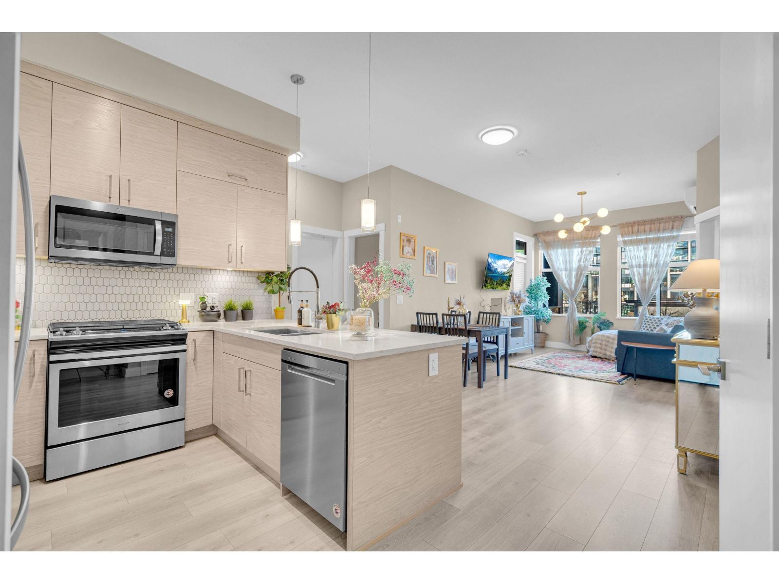 219 2120 GLADWIN ROAD