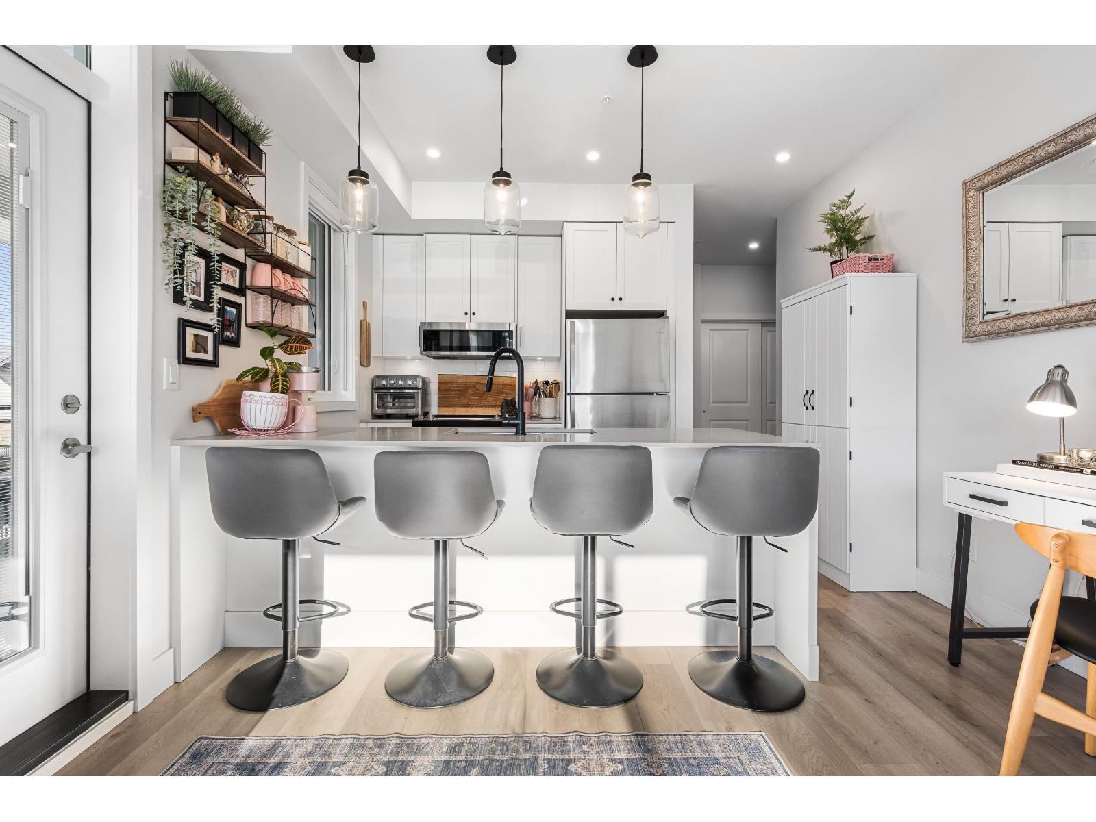 203 6045 CHILLIWACK RIVER ROAD, Sardis South