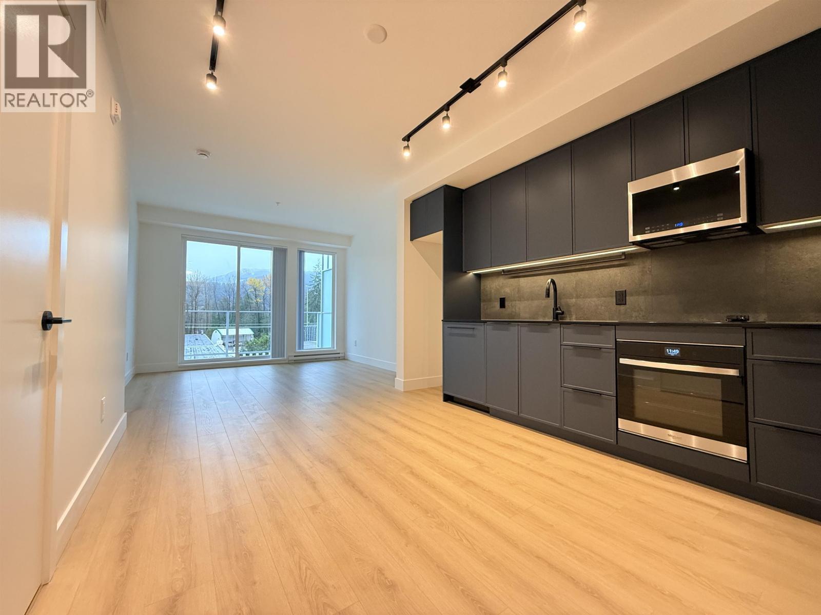 412 3055 MURRAY STREET