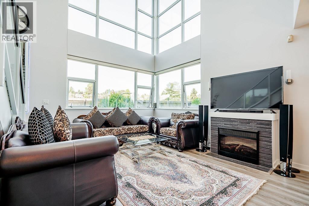 304 - 2225 HOLDOM AVENUE