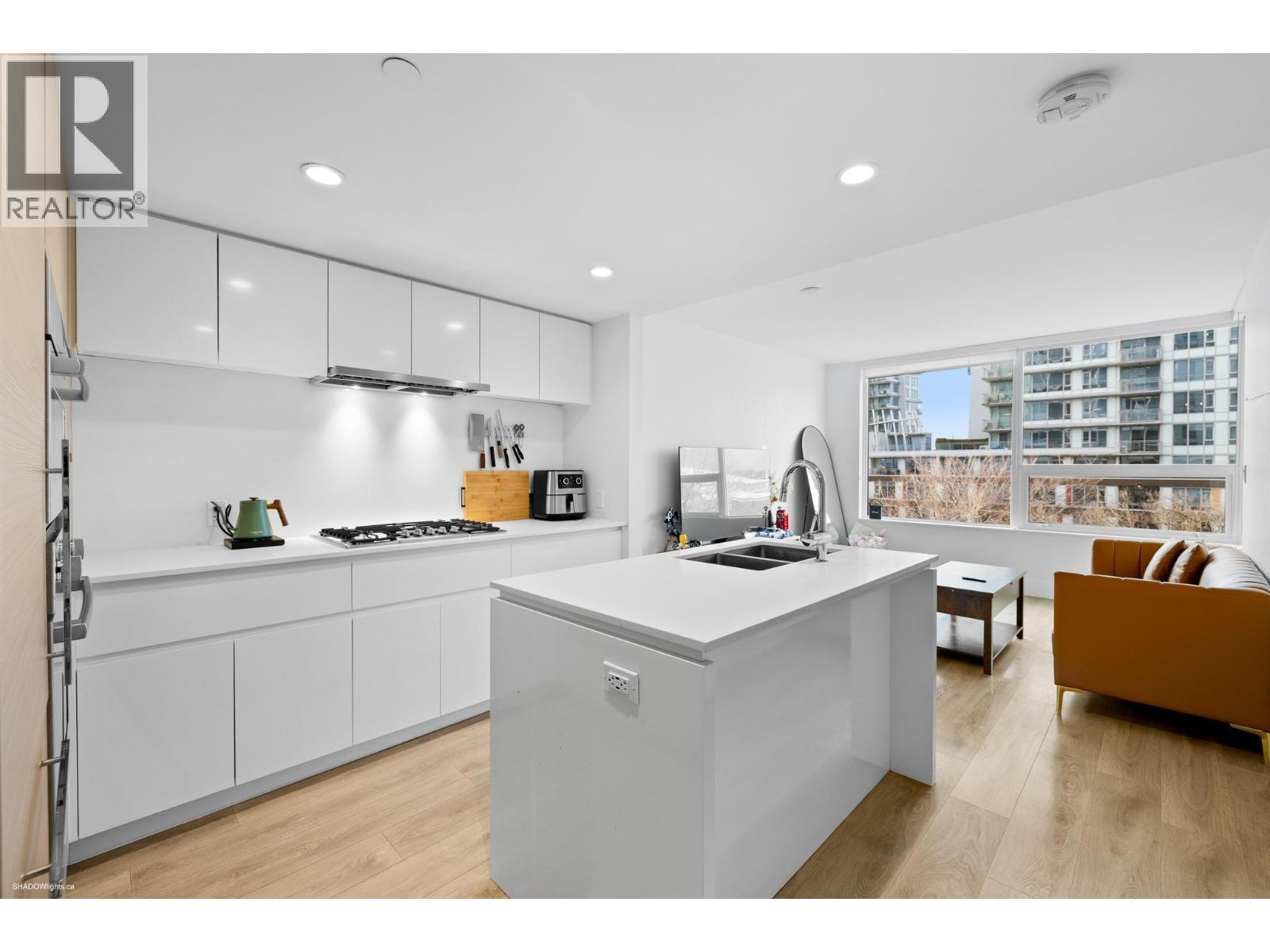 606 5508 HOLLYBRIDGE WAY