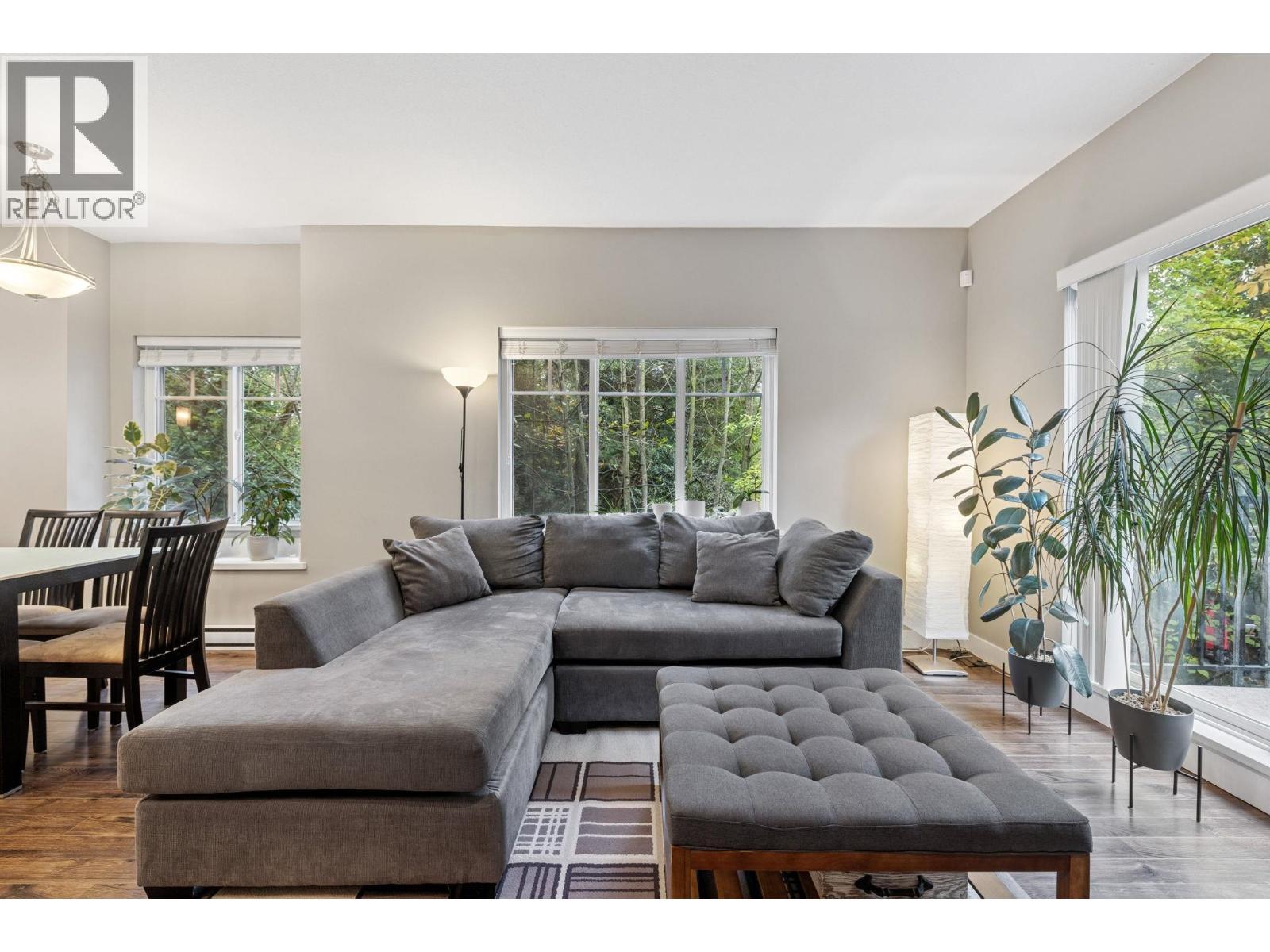 207 3888 NORFOLK STREET