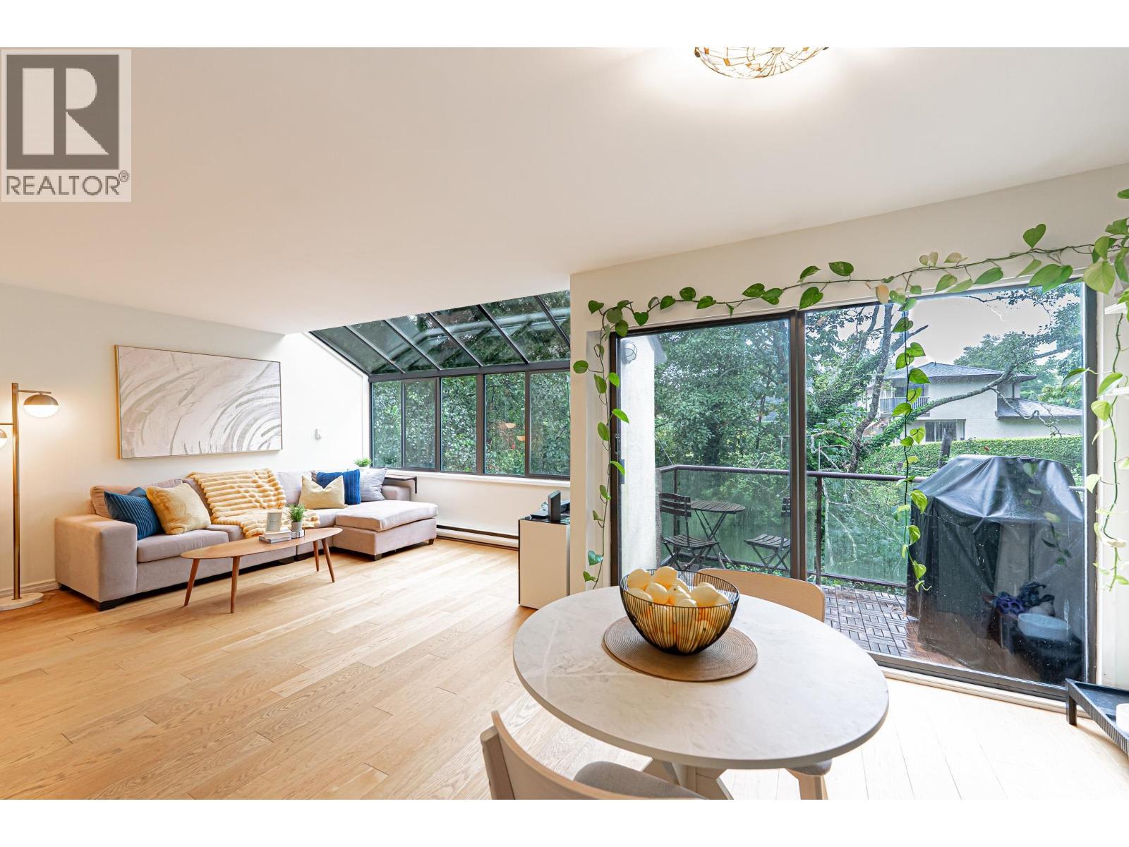 5 1786 ESQUIMALT AVENUE