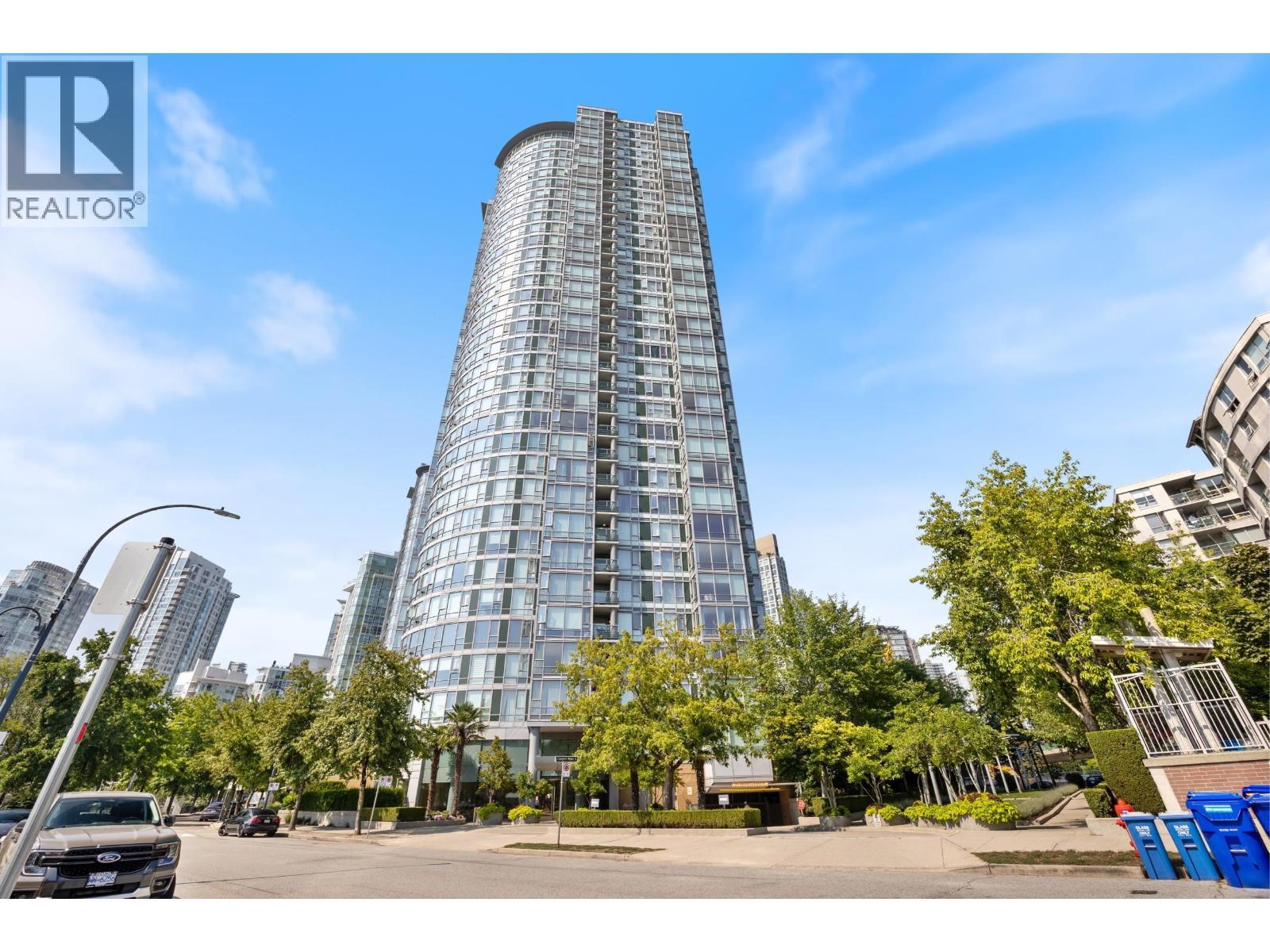 1901 - 1033 MARINASIDE CRESCENT