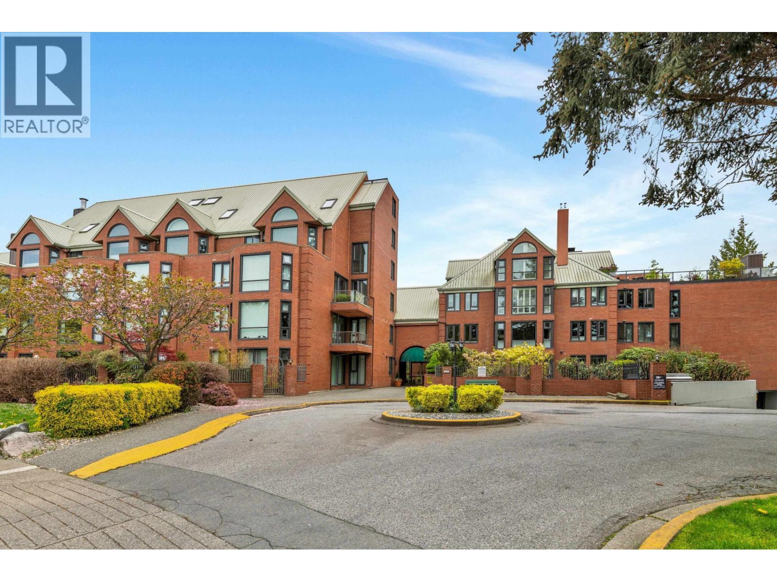 508 1350 VIEW CRESCENT