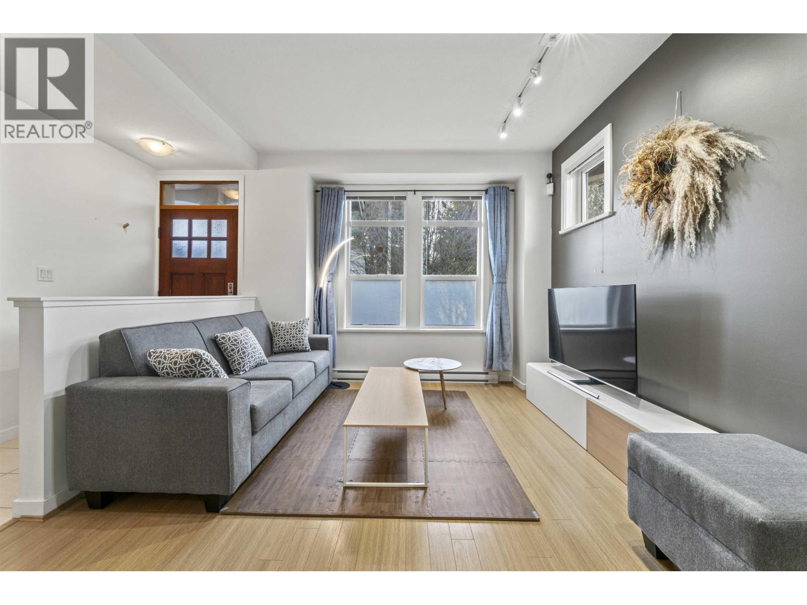 15 5771 IRMIN STREET