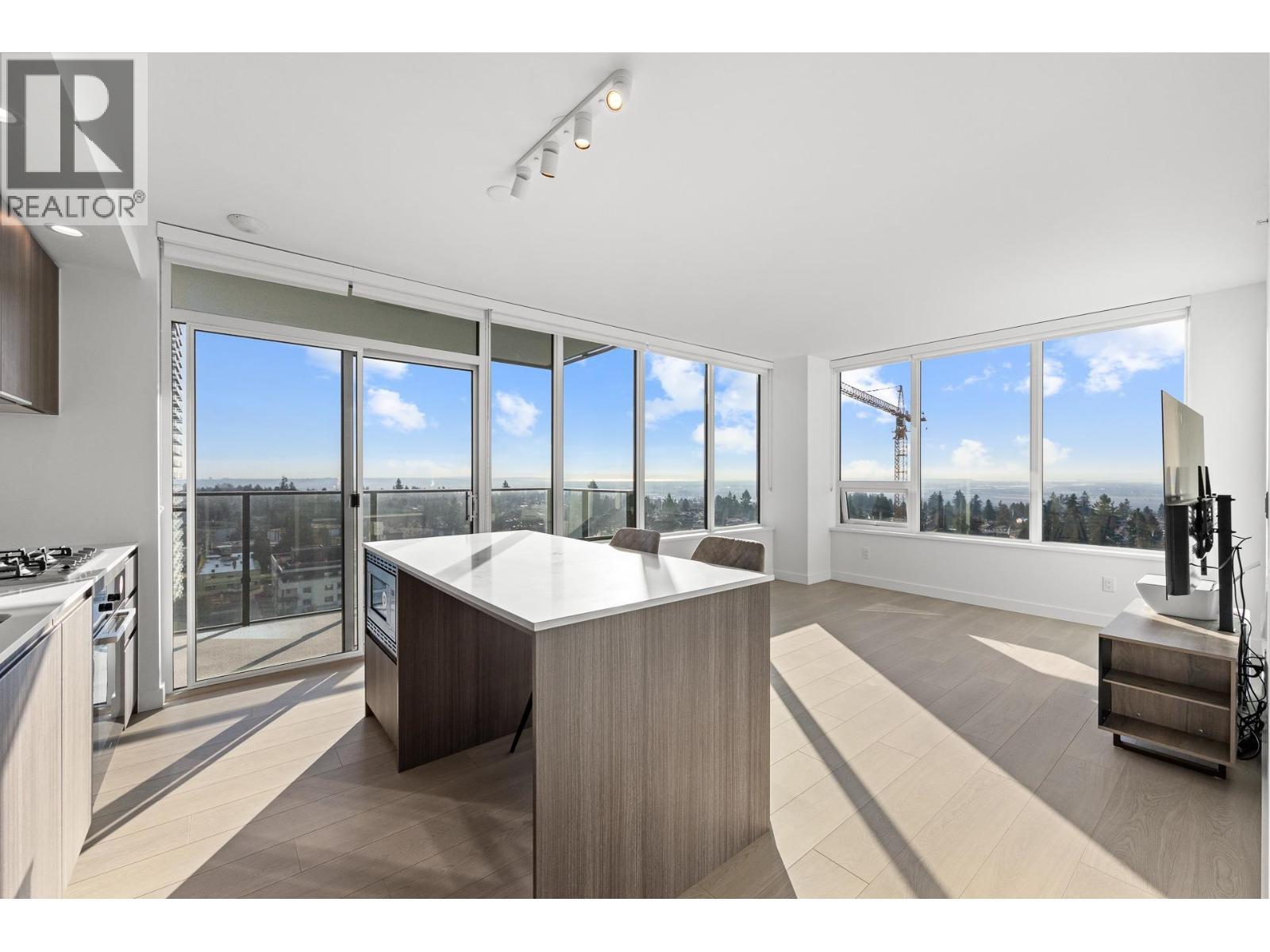 1204 6537 TELFORD AVENUE