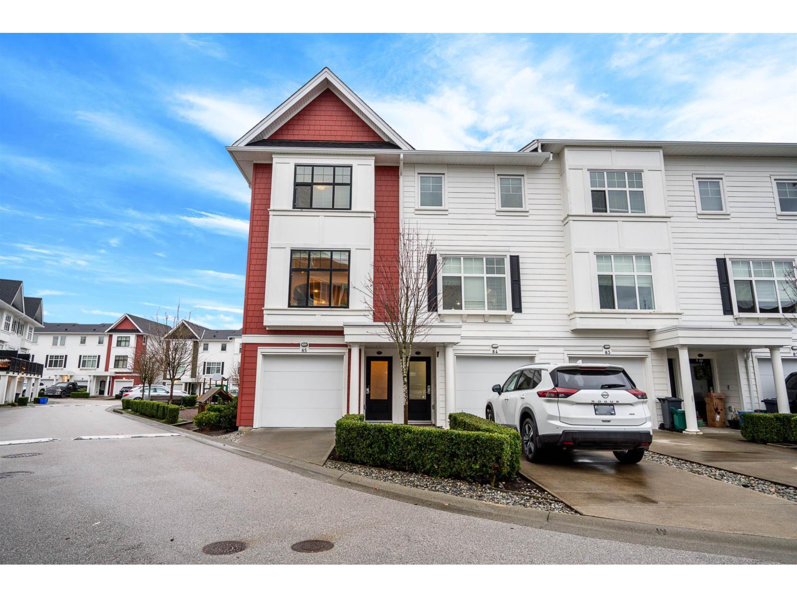 85 27735 ROUNDHOUSE DRIVE