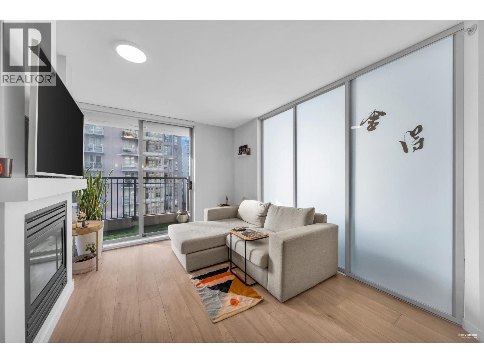 1001 - 989 RICHARDS STREET