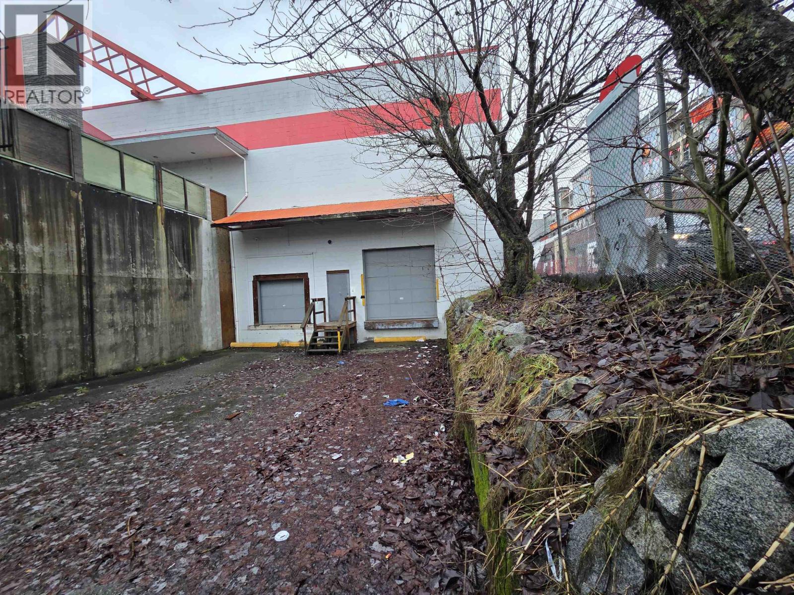 Lower 22345 NORTH AVENUE