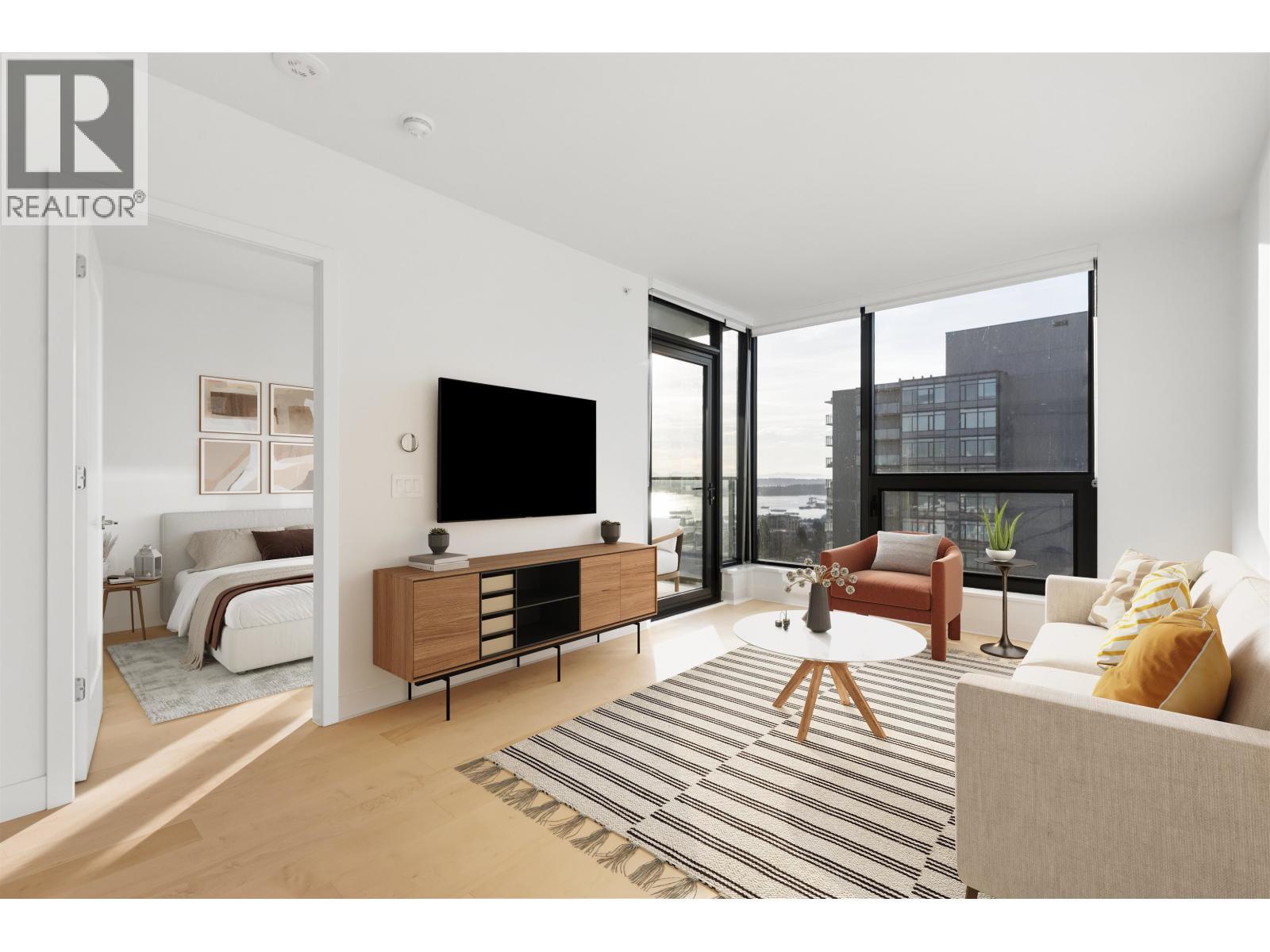 1004 135 E 13TH STREET