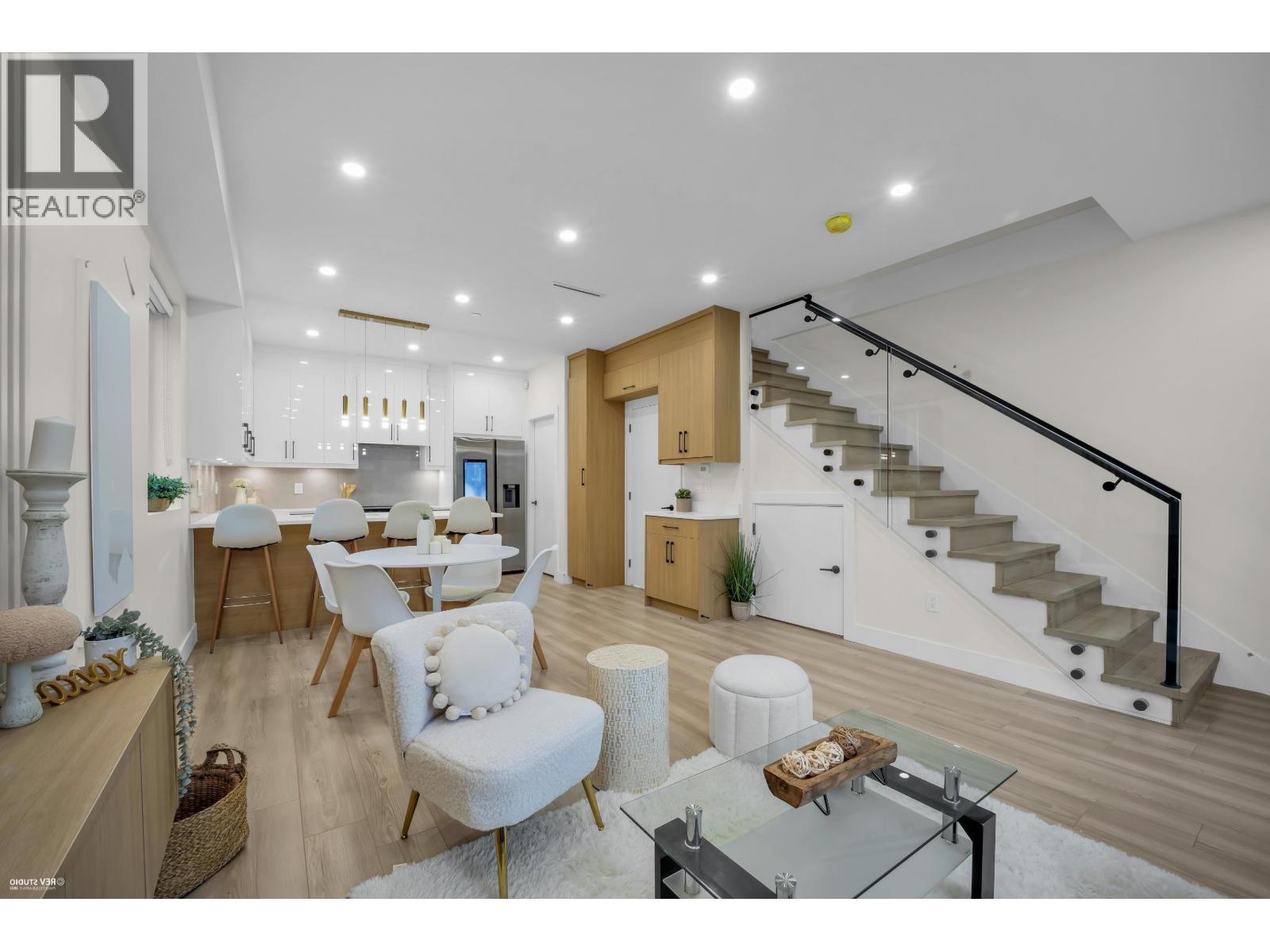 4 1577 E 58TH AVENUE