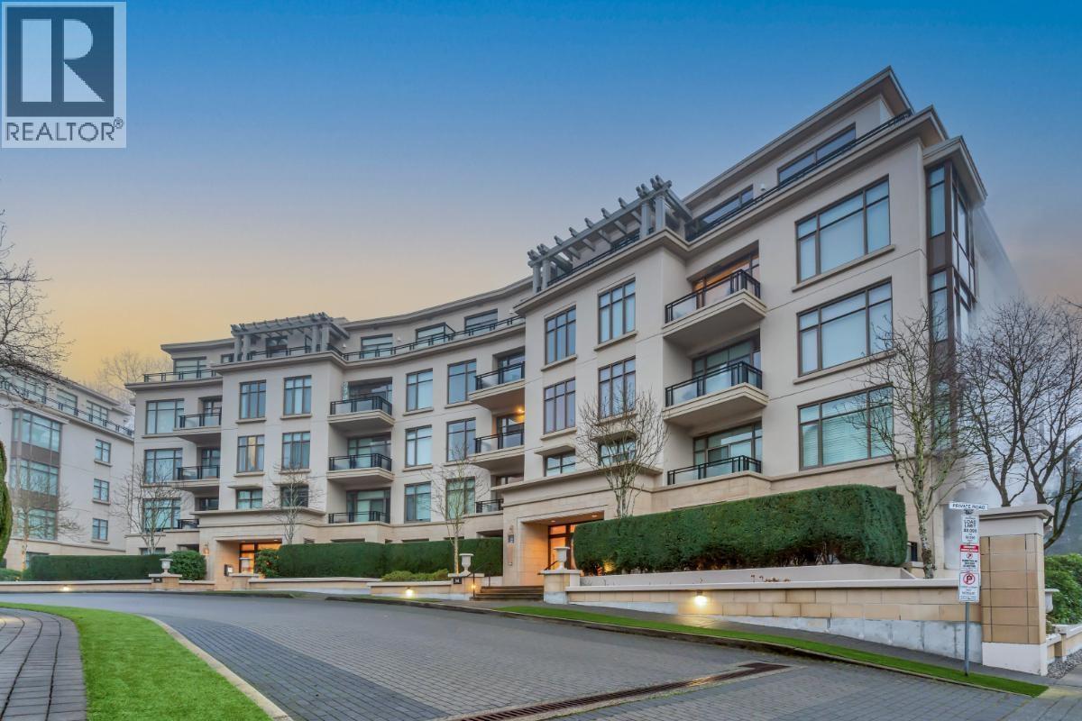 401 568 WATERS EDGE CRESCENT