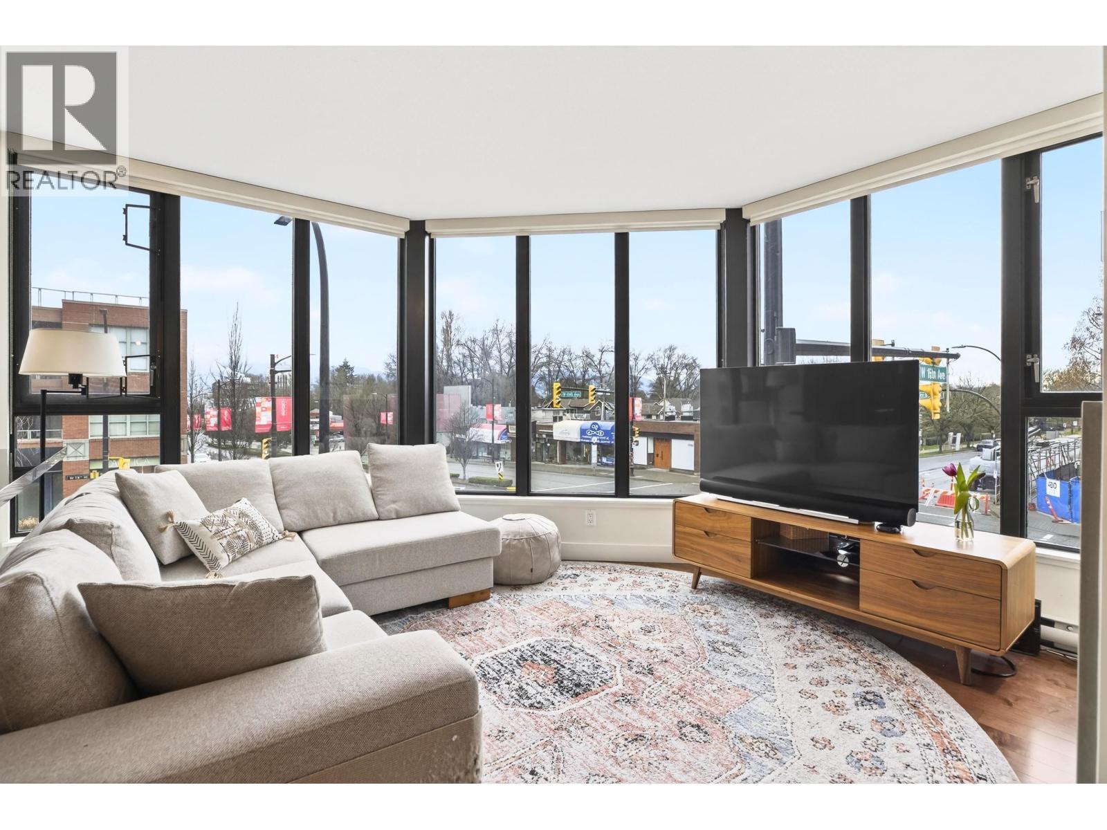 207 3228 TUPPER STREET