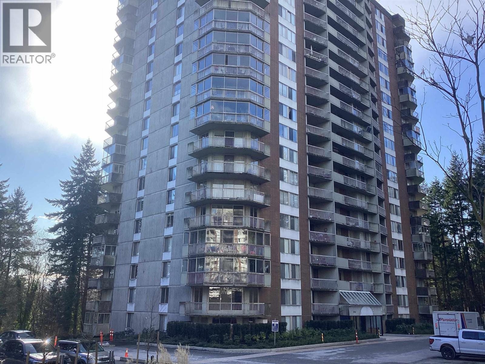 307 - 2024 FULLERTON AVENUE