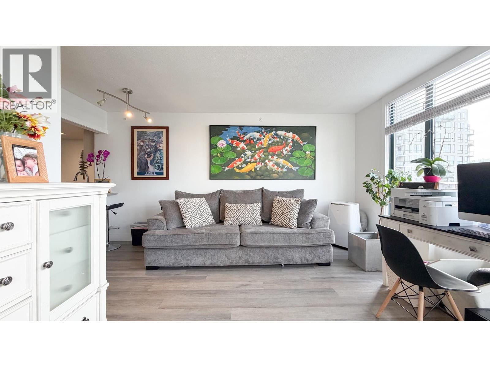 807 838 AGNES STREET