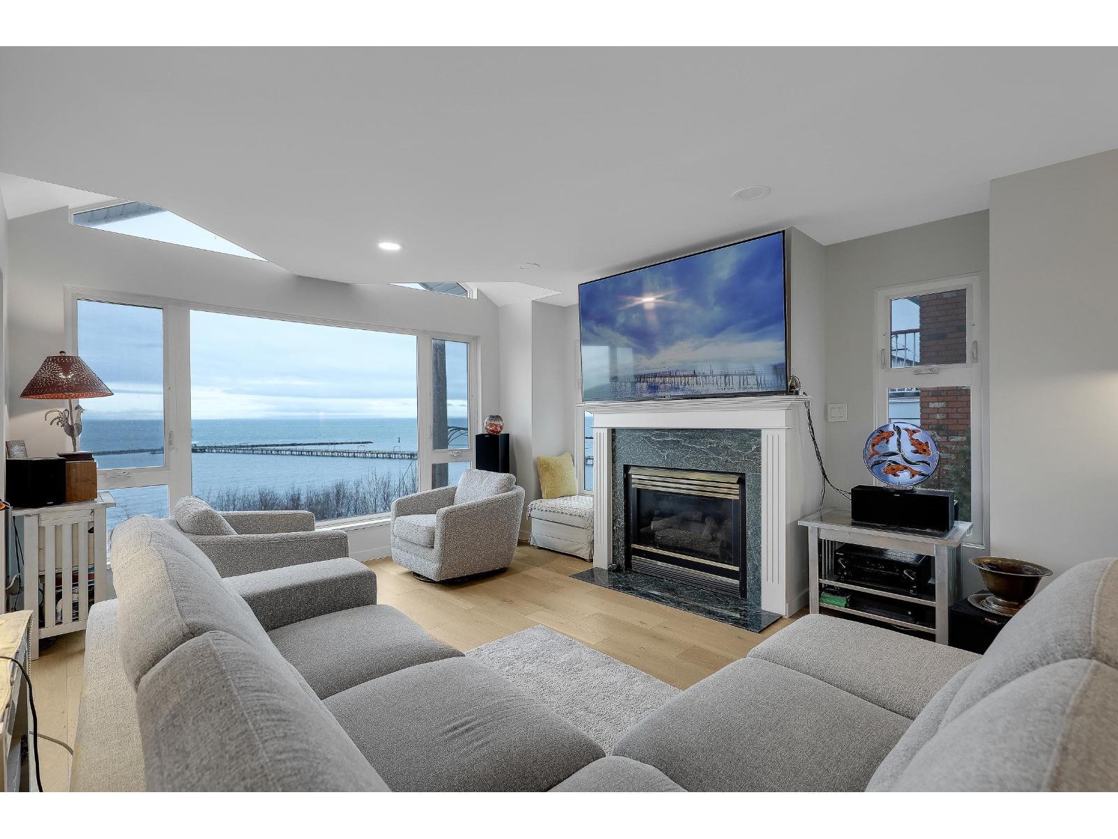 204 15165 MARINE DRIVE