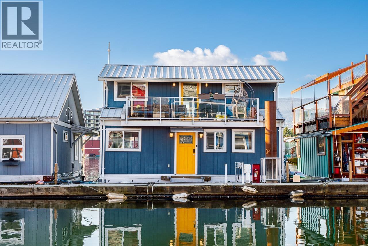 A015 415 ESPLANADE AVENUE