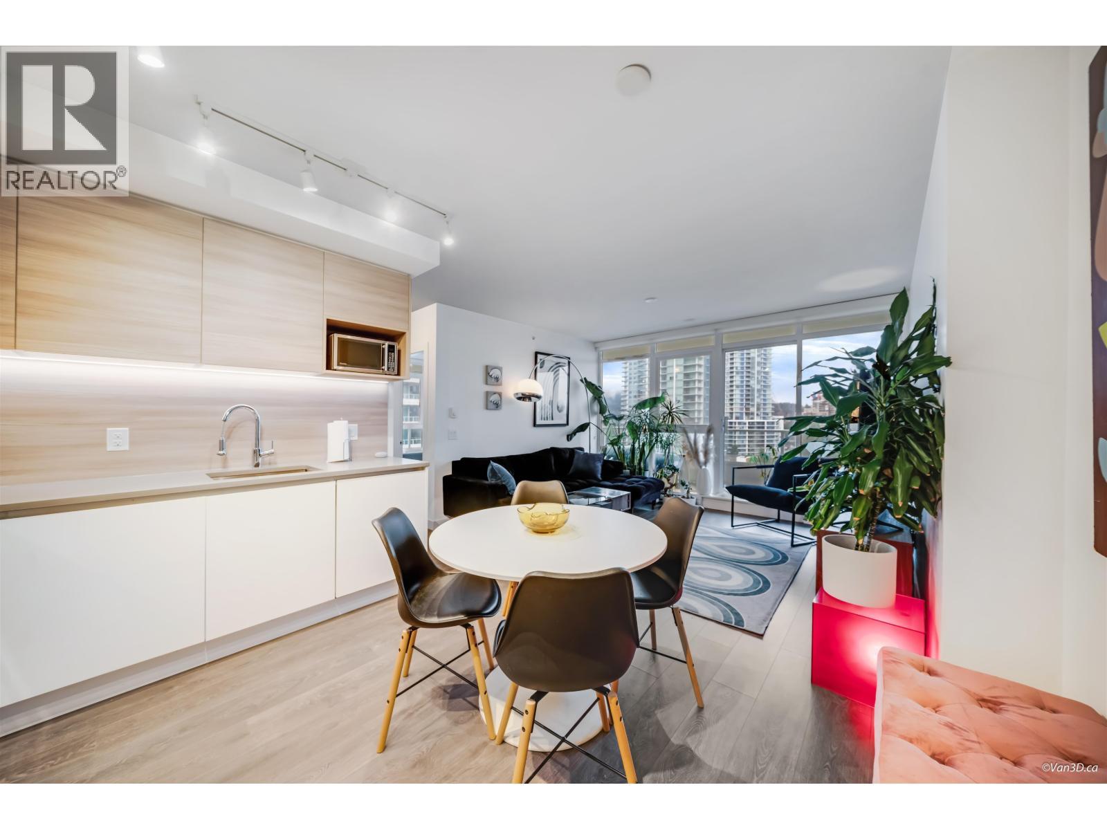 1204 525 FOSTER AVENUE