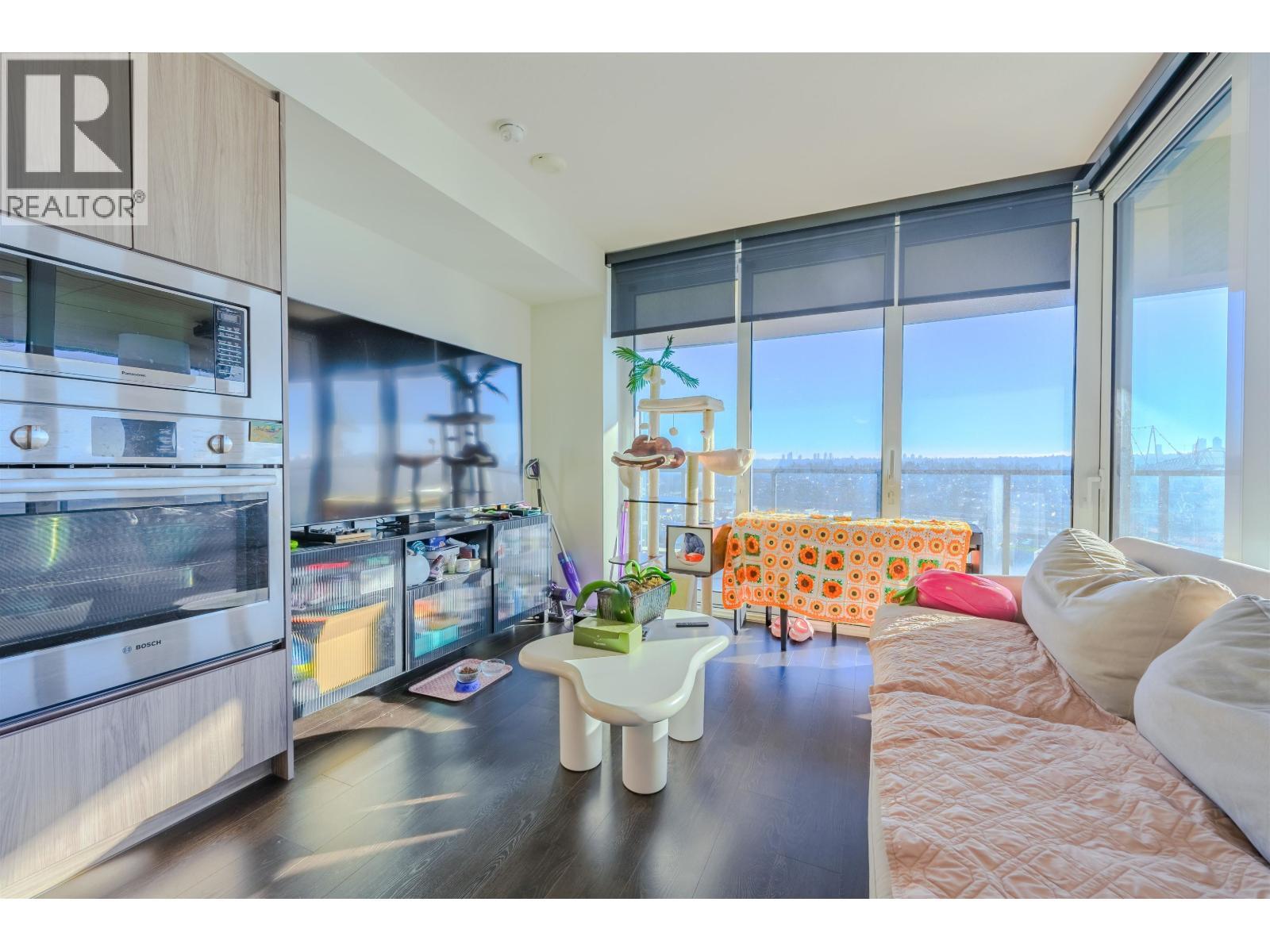 1602 4890 LOUGHEED HIGHWAY