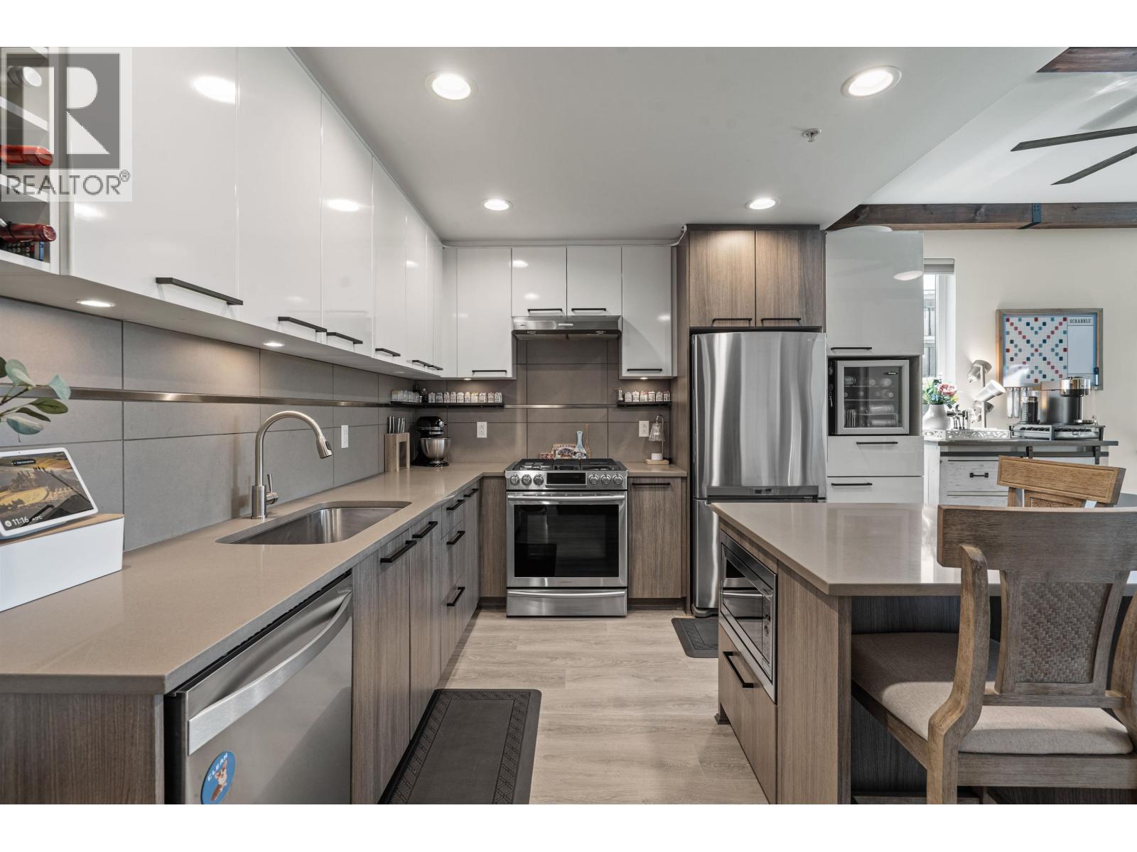 405 9350 UNIVERSITY HIGH STREET