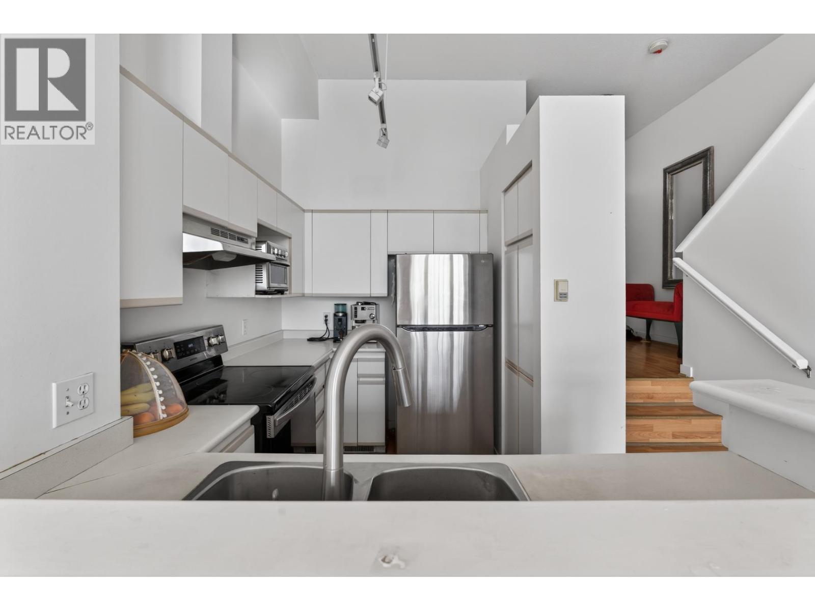 3 3580 RAINIER PLACE