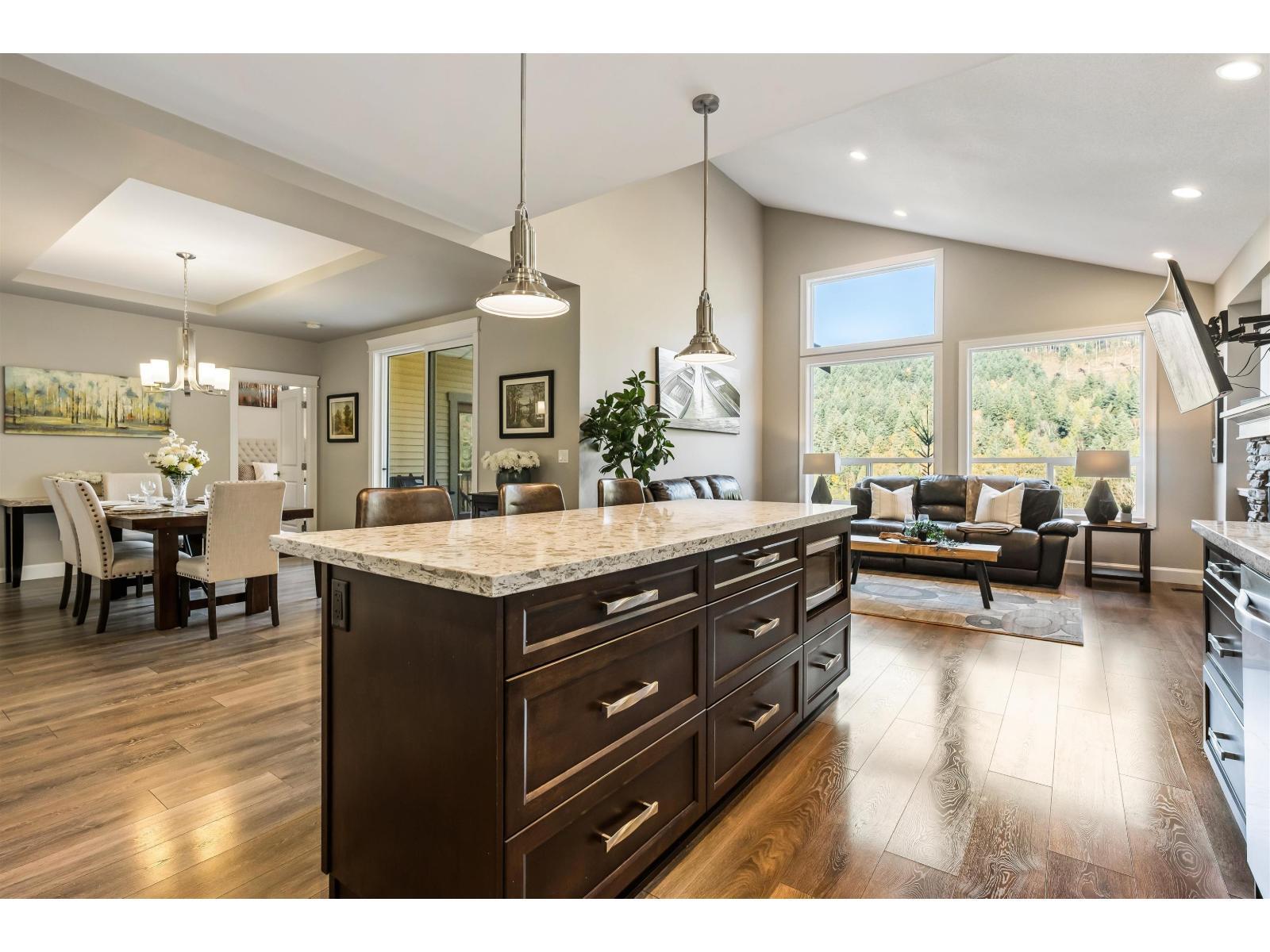 4 1911 WOODSIDE BOULEVARD, Mt Woodside