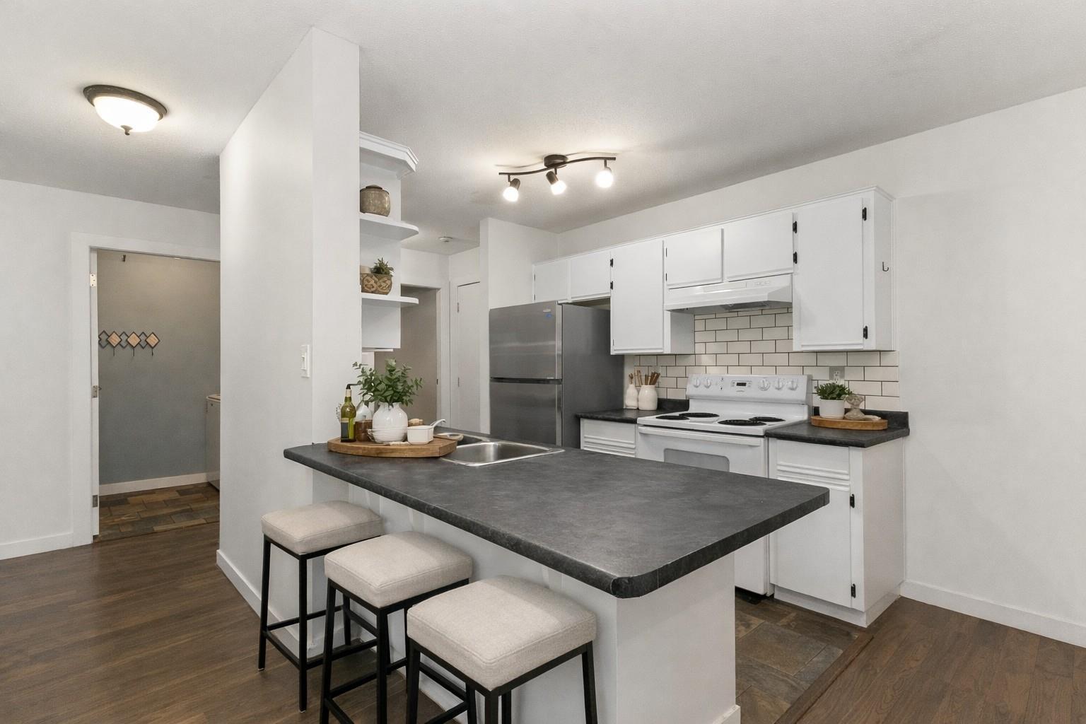 119 1755 SALTON ROAD