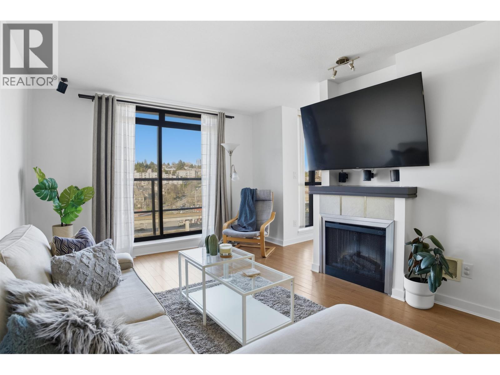 808 1 RENAISSANCE SQUARE