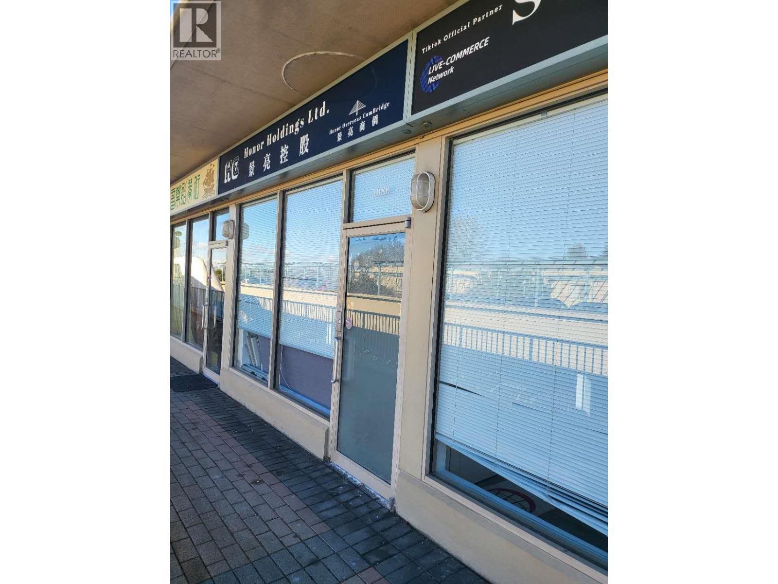 3080/3085 - 8888 ODLIN CRESCENT