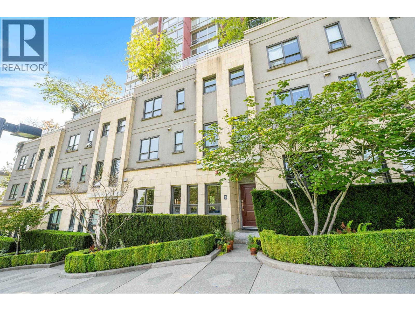 TH4 125 COLUMBIA STREET