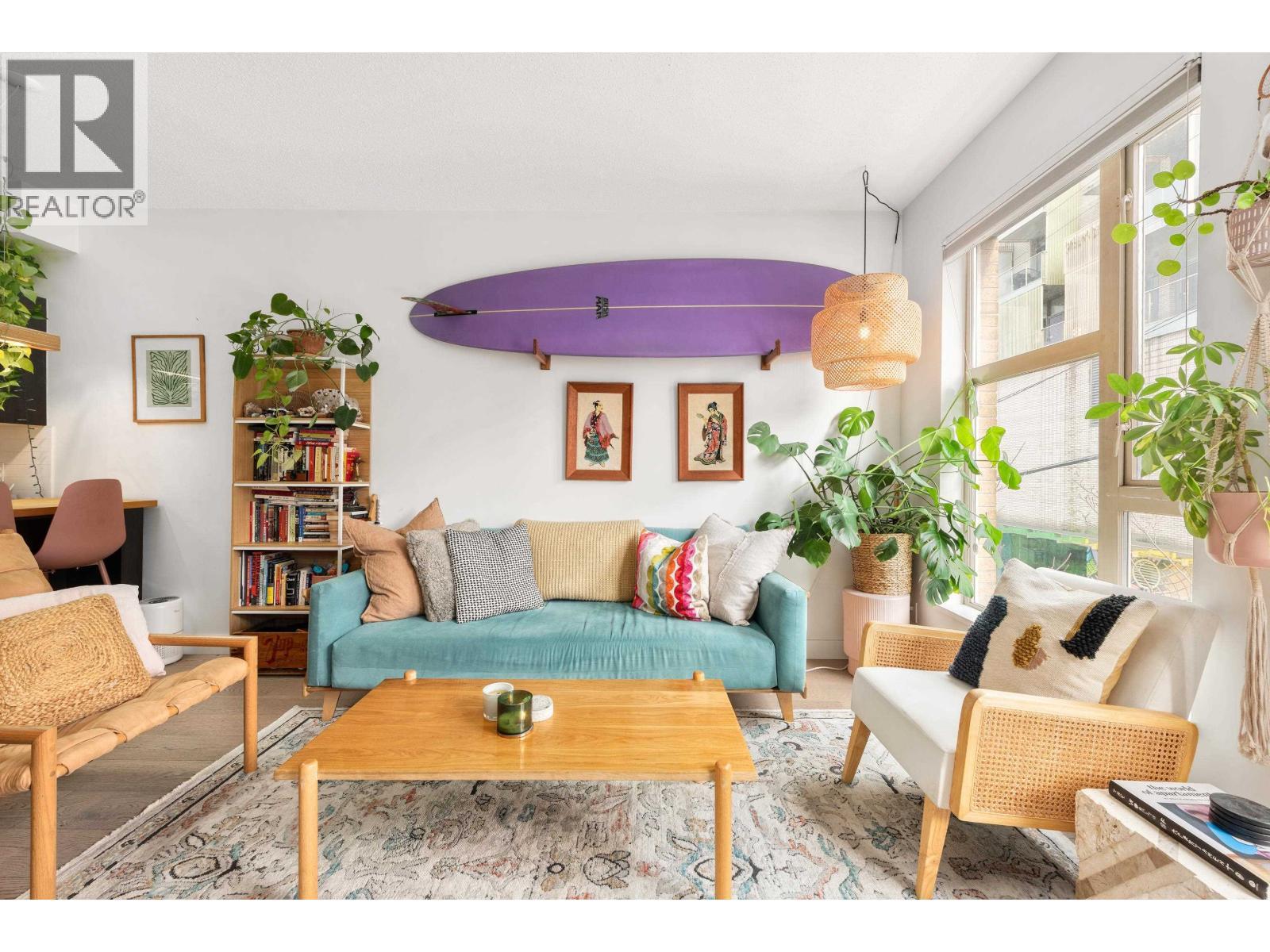 212 205 E 10TH AVENUE