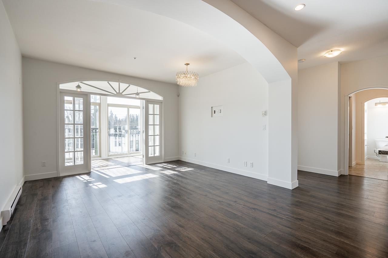 211 33485 SOUTH FRASER WAY