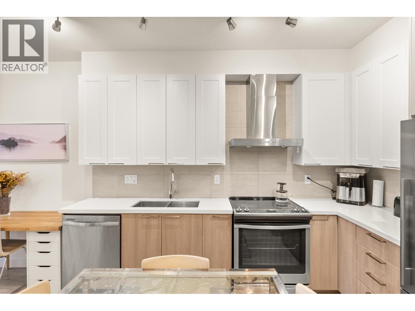 317 611 REGAN AVENUE