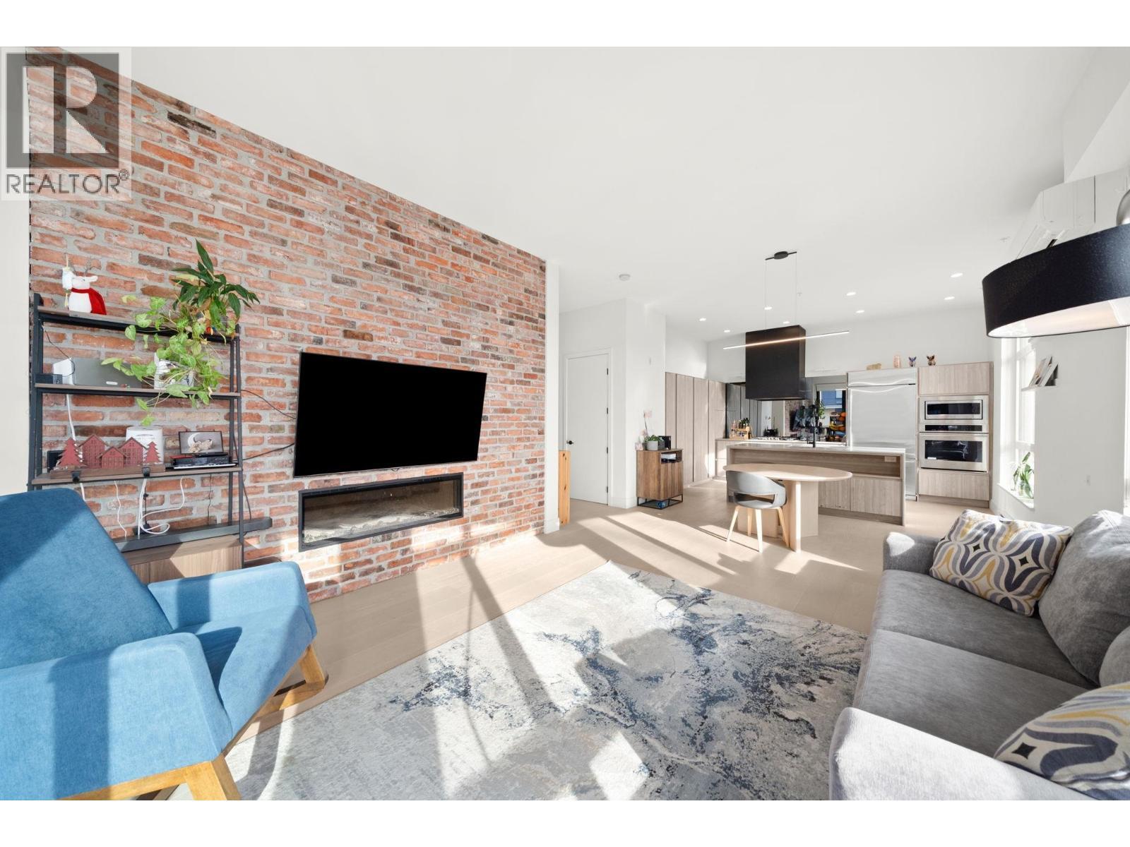 214 300 SALTER STREET