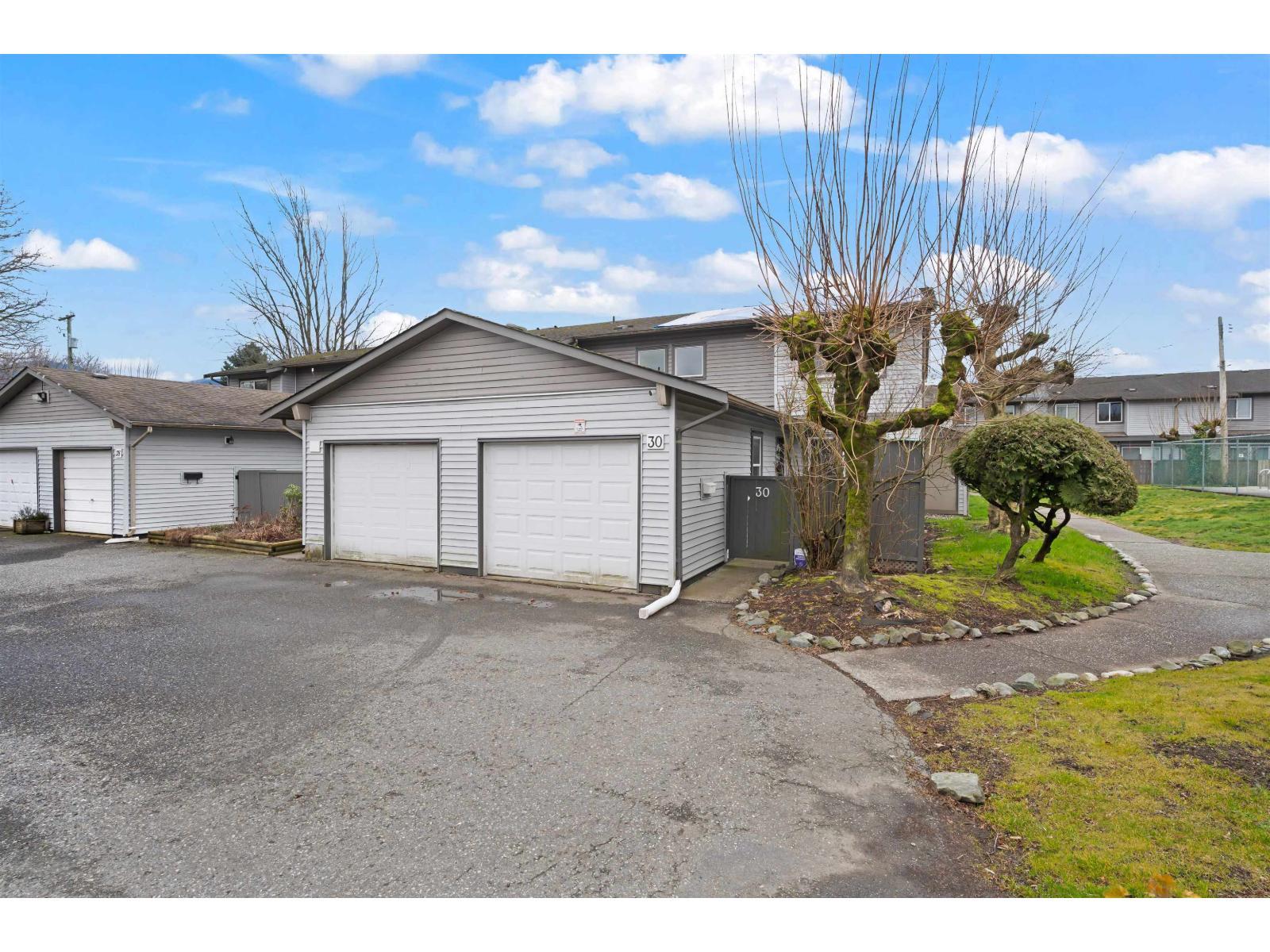 30 46689 FIRST AVENUE, Chilliwack Proper East